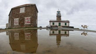 En el ao 2018 se concedi la autorizacin para convertir el faro de Corrubedo en un  hotel con restaurante 