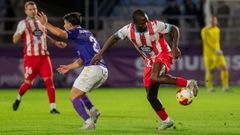Nathaniel Nicholas controla el bal�n en el partido que disput� el Lugo en el campo del Guadalajara.