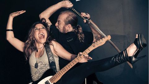 Rafa Kas y Alejandra Burgos ofrecer�n esta noche un concierto en la Cervecer�a Yeyo's de Pola de Siero