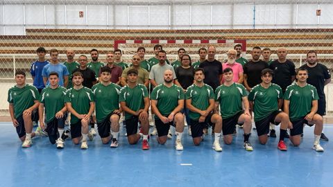 Foto de familia del Nov�s 2026/2027 en el inicio de su pretemporada.