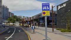 Se�al de �kiss and ride� delante de la Intermodal de Lugo