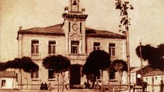 La venta del inmueble de la Vieja Consistorial sirvi� para hacer la nueva (en la foto) en 1908.