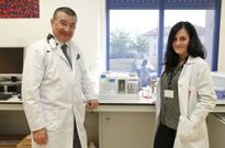 Rafael L�pez y Laura Muinelo investigan sobre biopsia l�quida en el grupo Oncomet, en Santiago