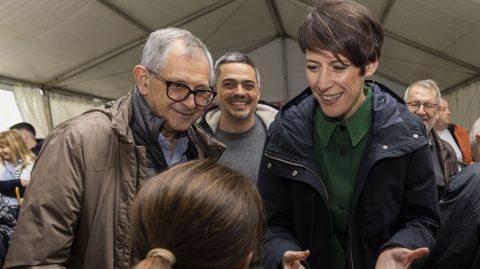 Ana Pont�n, con Evencio e Daniel P�rez, en Carballo en febreiro do ano pasado