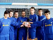 Keita, primero por la derecha, junto a sus compa�eros del Prone en el a�o 2010.