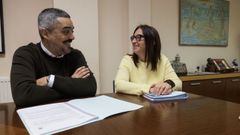El alcalde de Carballo, Daniel P�rez, y la concejala de Igualdade, Maica Ures