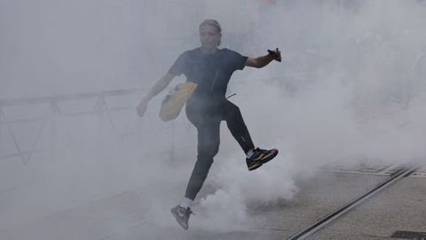Un joven en las protestas en Montpellier