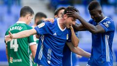 Borja S�nchez es felicitado por Brugman y Obeng tras marcar al Amorebieta