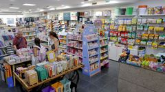 Las librer�as y papeler�as lucenses, como Prelo (en la imagen), intensifican su actividad ante la inminente vuelta al cole, con la vista puesta en el 9 de septiembre como la jornada de mayor afluencia.
