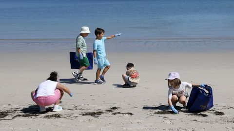 Voz natura, Actividade Voz Natura con CEIP Santa Irene + CEIP Campanario. Limpeza  Playa de Suigrexa (Porto do Son)