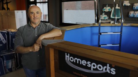 Carlos Ferrn, gerente de Homesports (Repblica Arxentina, 37, Sada)