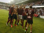 Tras el tercer gol de la tarde todos los jugadores corrieron hacia Jorge para abrazarlo. 