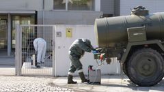 Labores de desinfecci�n en la residencia viguesa de Barreiro realizadas por militares