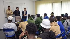 El Concello de Sanxenxo y la asociaci�n Accem ya colaboran con el programa estatal de recepci�n de refugiados como este grupo de Mali que llegaron en octubre