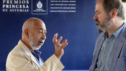 Leonardo Padura, junto a Juan Villoro, en el hotel de la Reconquista, jurados ambos del Premio Princesa de las Letras 2018
