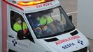Una ambulancia en la zona de Urgencias del HUCA