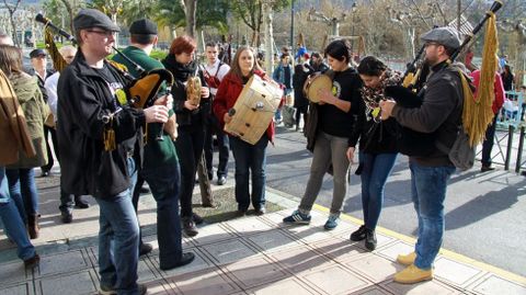 O Barco se rindi al botelo.Varias agrupaciones se encargaron de los pasacalles y por la tarde habr cantos de taberna