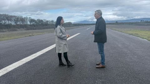 Visita de los diputados del PP al aerdromo de Antela
