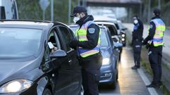 Imagen de un control de tr�fico realizado por agentes de la Polic�a Local de Ferrol