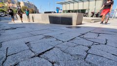 Una de las zonas afectadas por las tareas de rehabilitaci�n en la plaza de O Berb�s. 