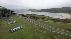 Exterior y vista frontal del parador, hace unos das