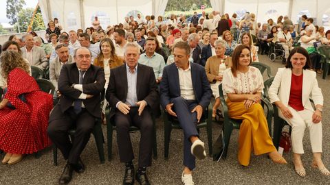 El conselleiro y dem�s autoridades en la celebraci�n este viernes de los 40 a�os del hospital mari�ano