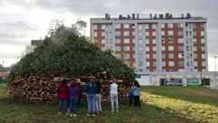 Vecinos de Montirn se quejan porque la hoguera de San Juan est cerca de sus viviendas y se quemarn materiales txicos