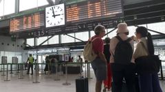 Viajeros en la estaci�n intermodal de Santiago