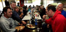 La jornada micol�gica termin� con una degustaci�n en el restaurante Antoxo de Coristanco.