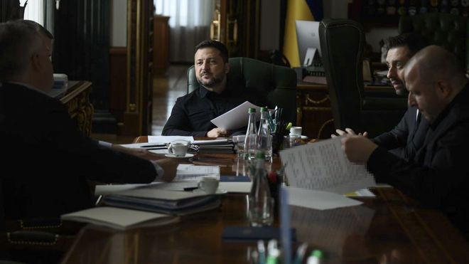 Zelenski, este domingo en su reuni&oacute;n con los emisarios de la Casa Blanca.