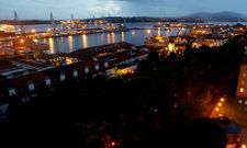 Vista nocturna de parte del Arsenal de Ferrol, la zona ubicada junto al Cant�n.