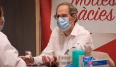 Quim Torra dona sangre por el Da Mundial del Donante