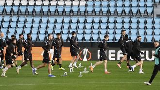 Los jugadores del PAOK, rival del Celta, ejercit�ndose este mi�rcoles sobre�el c�sped de Bala�dos.