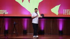 Miguel Bruneti, durante su actuación en la gala solidaria de Sonrisas de Bombay, en la que también actuaron los cómicos Matías Cubilla, Chusco Somoza y Ángela Triana.