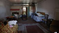 Dentro de un �chal� en ruinas: el precio de rehacer una casa desde cero