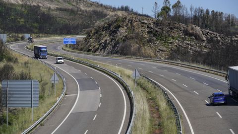 Autov�a A-52 en Monterrei.