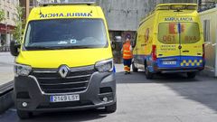 Ambulancias delante del Hospital Provincial de Pontevedra