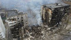 Destrucci�n en los suburbios de Kiev tras el avance de las tropas rusas hacia la capital