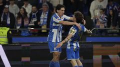 Soriano y Mulattieri festejan el gol del triunfo