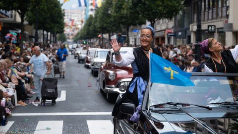 Las calles del centro de Oviedo acogen este jueves el tradicional desfile del día de América en Asturias, en su 72 edición