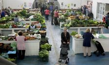 Las vendedoras de verdura deber�n dejar sus puestos esta semana para que empiecen las obras. 