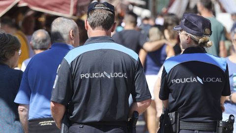 Imagen de archivo de dos polic�as locales