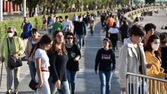 El paseo mar�timo de A Coru�a estaba a rebosar a �ltima hora de la tarde