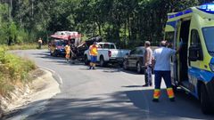 El tractor municipal qued� volcado fuera de la calzada en el accidente en Louredo