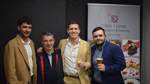 Los organizadores de la cena, de izquierda a derecha, Hctor Snchez, de O Meigallo; Vicente Fontal, del Hotel Roma; Adrin Lpez, del Don Pepe, y Nico Lpez, del Bar Cubano