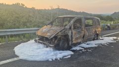 El vehículo quedó completamente destrozado