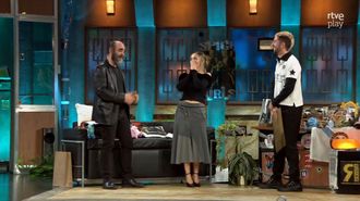 Luis Tosar y Rigoberta Bandini, presentadores de la ceremonia de los Goya, con David Broncano en &laquo;La Revuelta&raquo;.