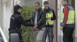 Imagen del operativo policial contra la explotaci�n de rumanas desarrollado en Ferrol.