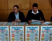 El edil y el t�cnico de Deportes presentaron ayer las escuelas.