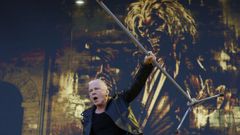 Bruce Dickinson al inicio del concierto.